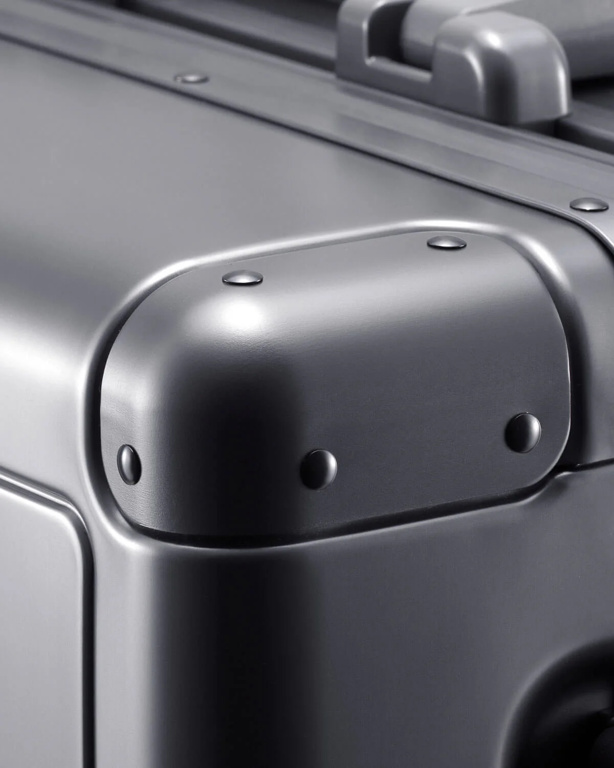 Aluminum Luggage and Atlas Laptop Backpack Set - Image 7